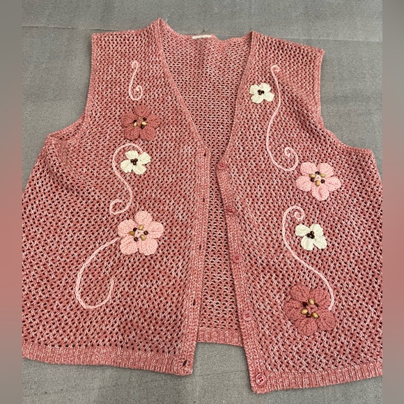 Sweaters - [L/XL]VTG 90s Open Knit Pink Cream Embroidered Floral Button Down Cardigan Vest